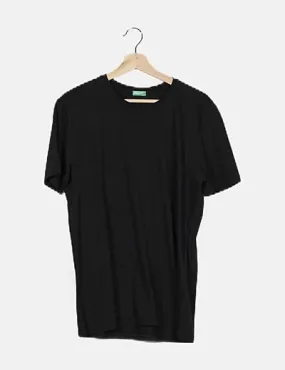 Benetton Camiseta negra cuello redondo