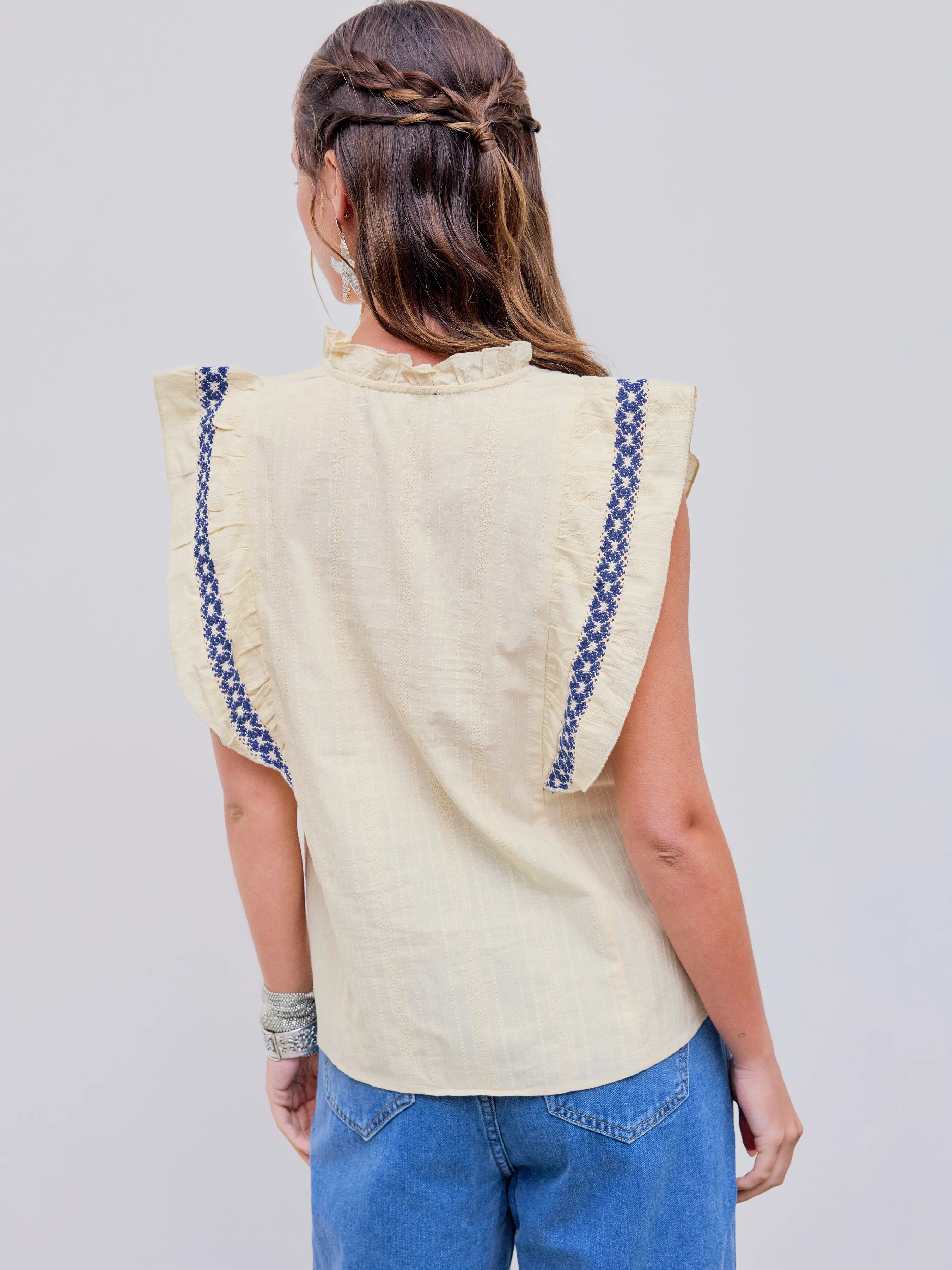 Blusa de manga corta con cuello alto de crochet y ribete contrastante de algodón 100%