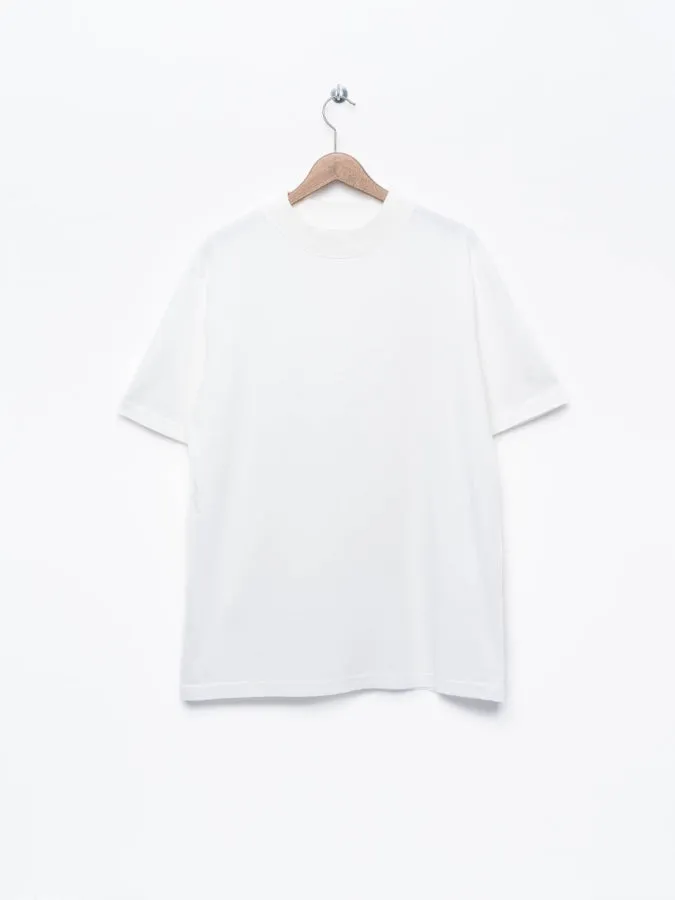 CAMISETA CUELLO BLANCA