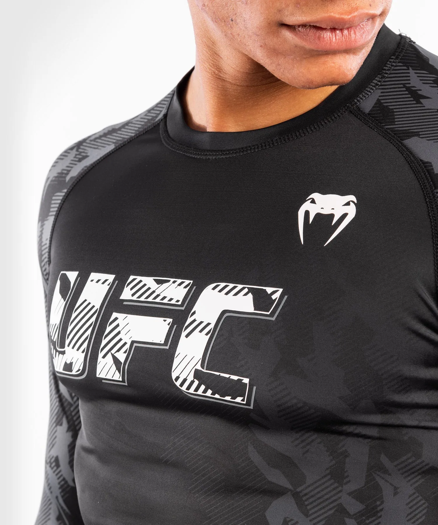 Camiseta De Compresión Manga Larga Para Hombre UFC Venum Authentic Fight Week Performance - Negro