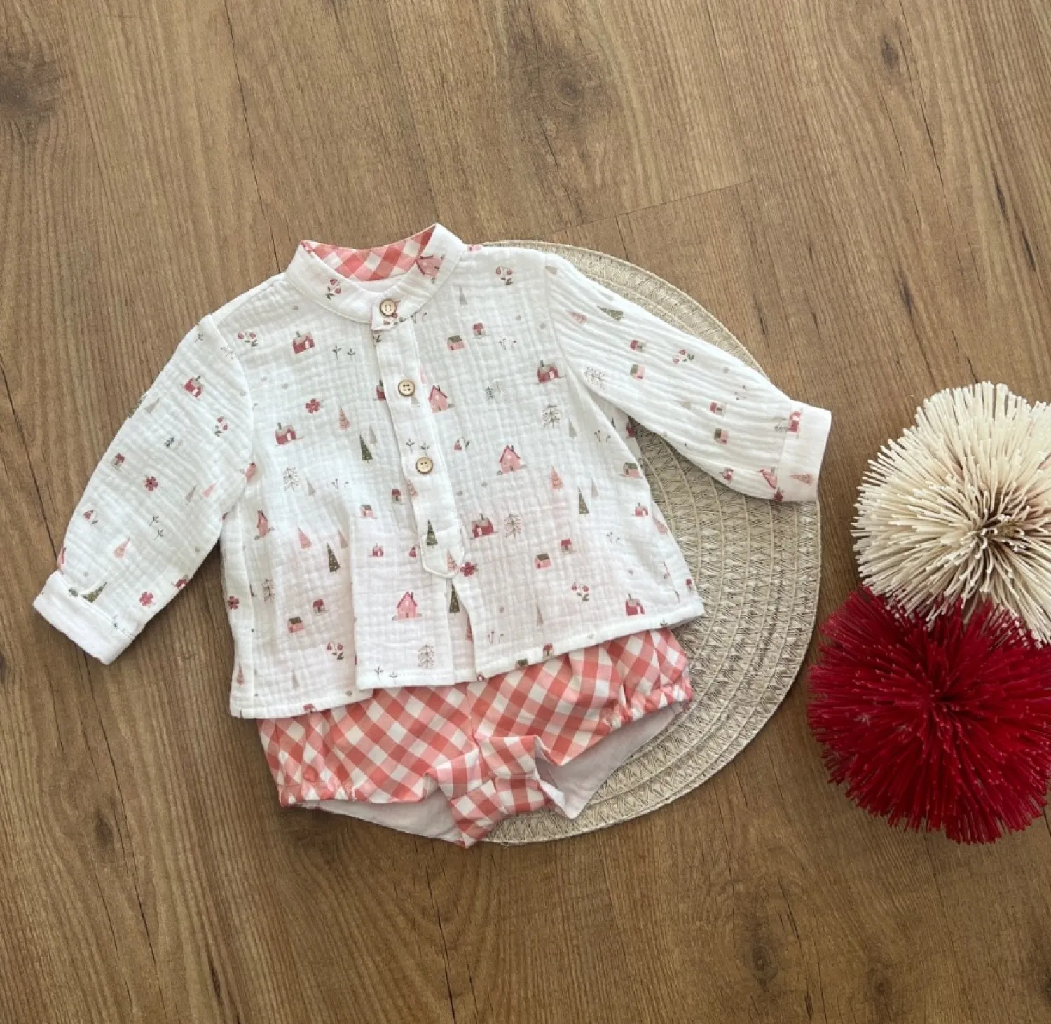 Conjunto bebé niño camisa y bombachito.