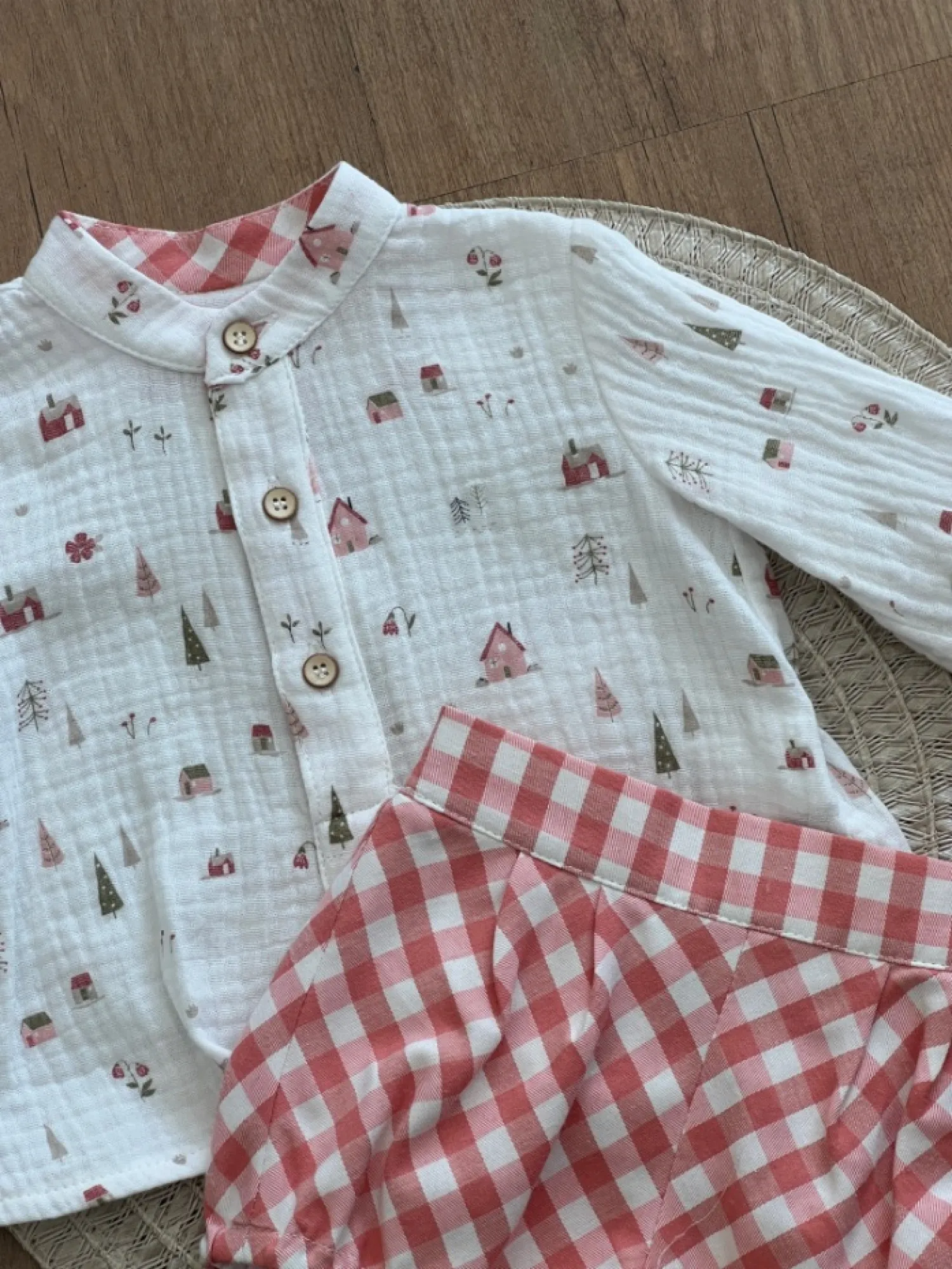 Conjunto bebé niño camisa y bombachito.