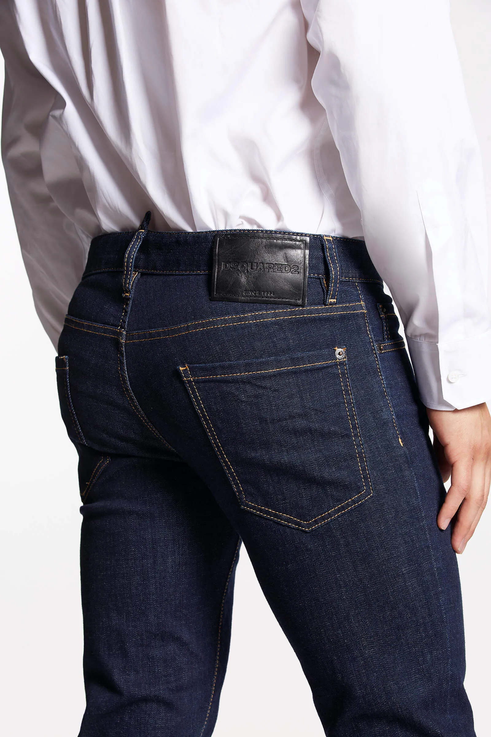 DARK RINSE WASH SLIM JEANS