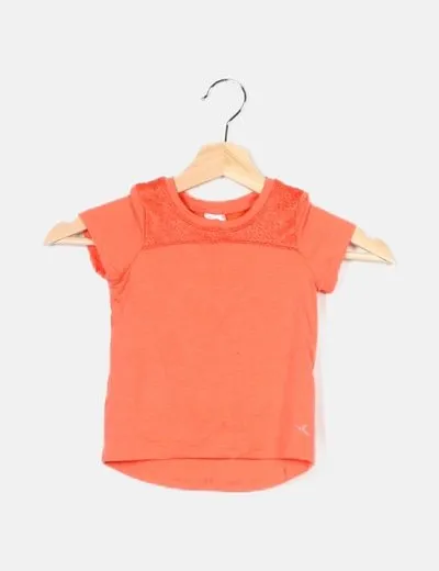 Decathlon Camiseta naranja detalle cuello