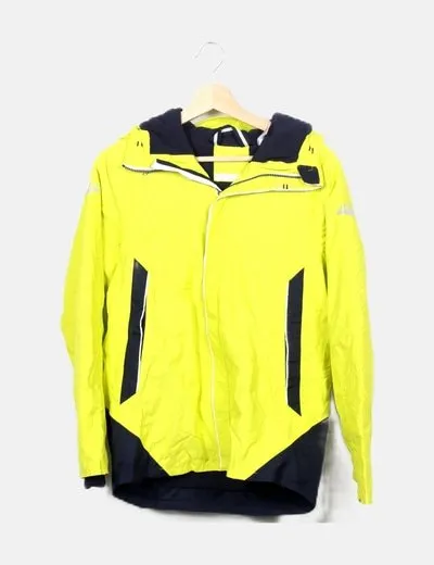 Decathlon Chaqueta verde flúor detalle capucha