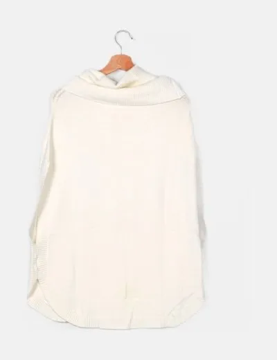 Ferrache Poncho blanco cuello vuelto