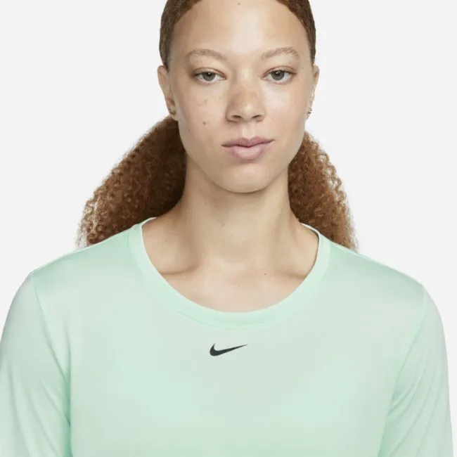 Nike Dri-FIT One Standard Fit Long-Sleeve Top