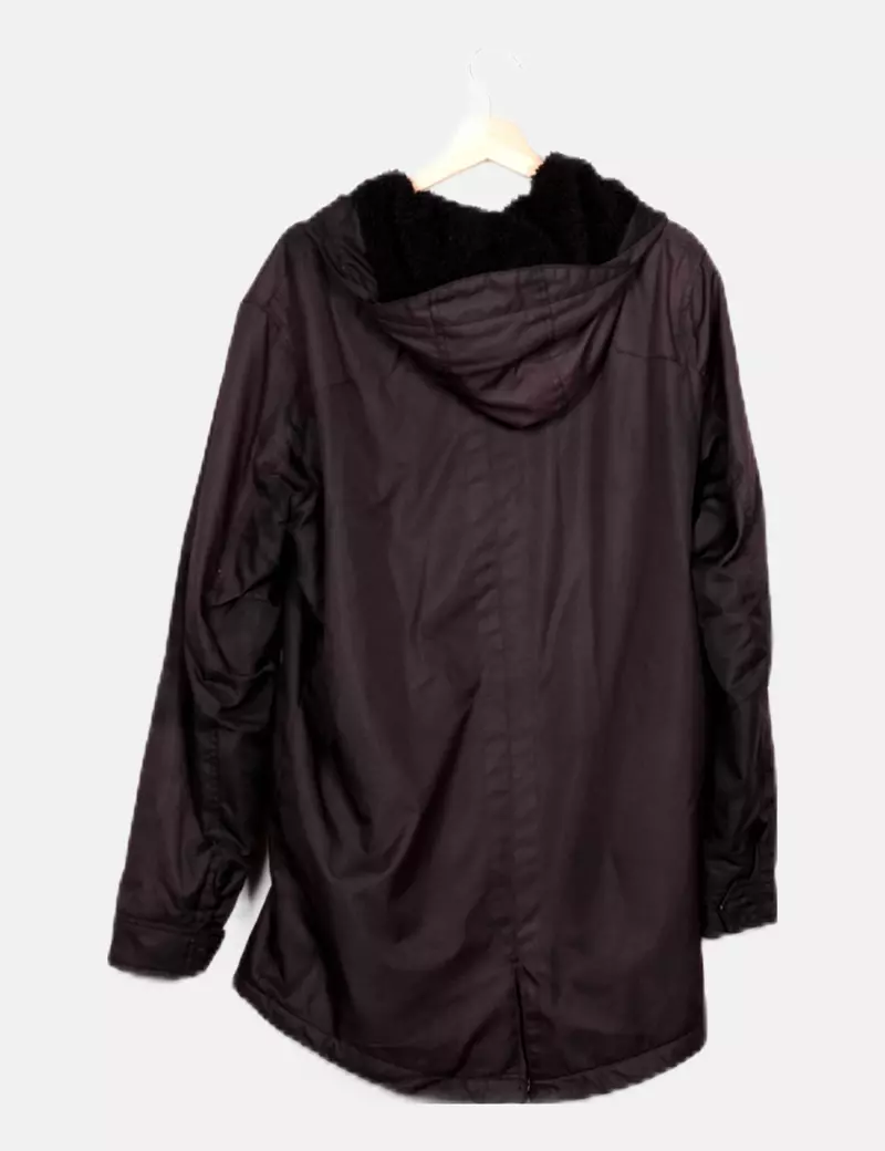 Pull&Bear Parka negra capucha