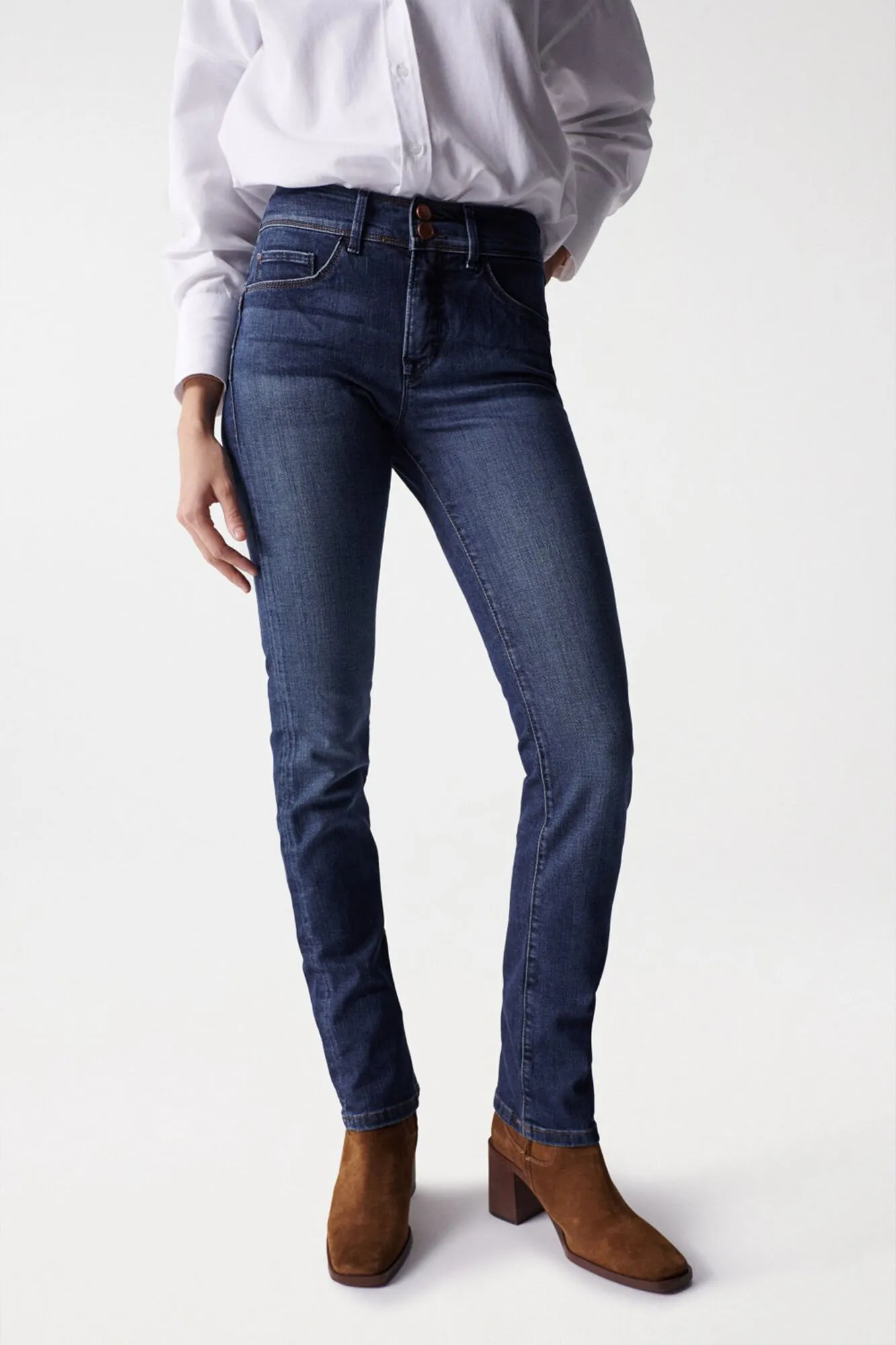 Secret push-in slimming-effect washed jeans