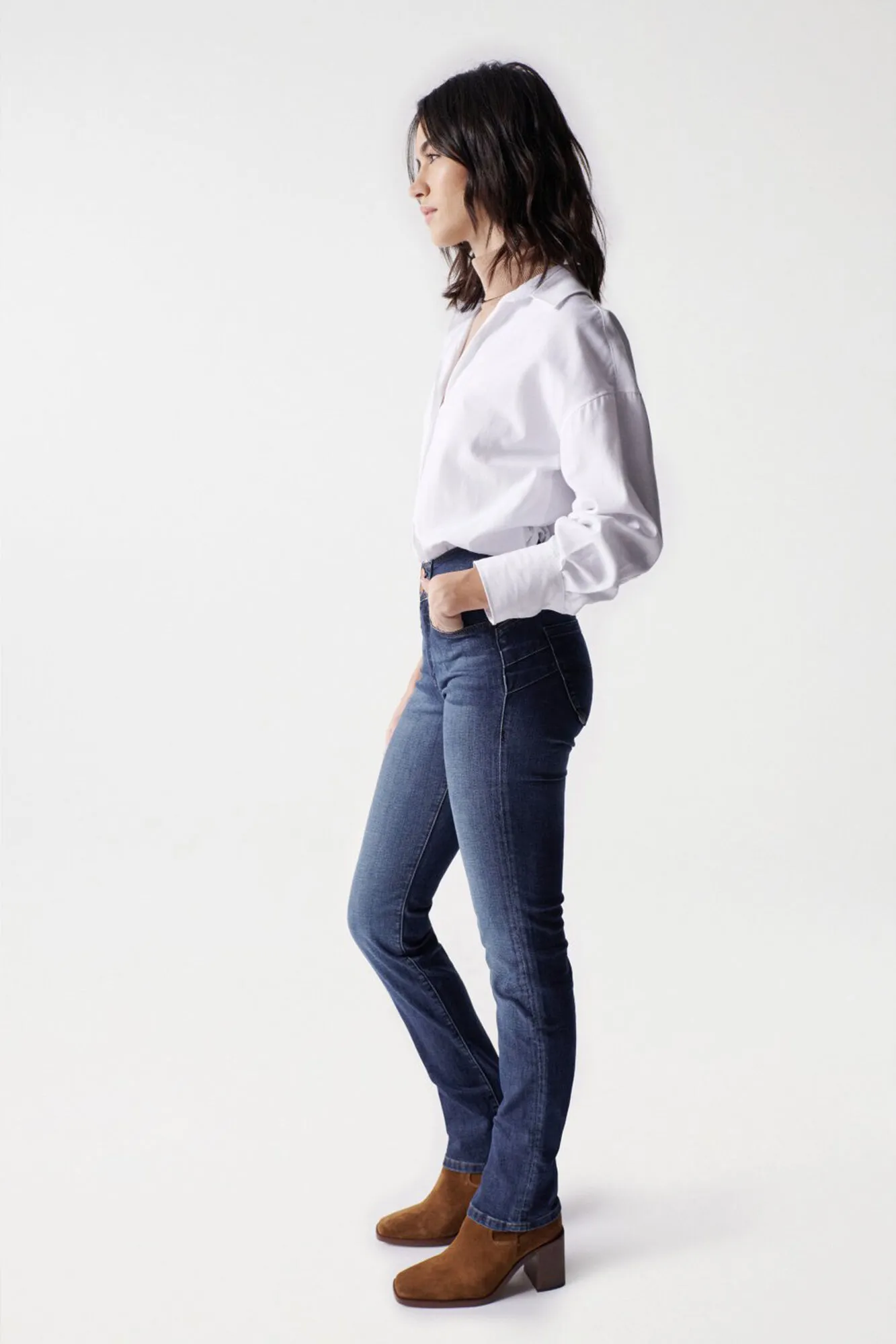 Secret push-in slimming-effect washed jeans