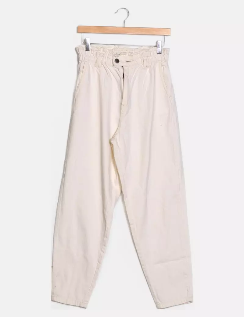 Stradivarius Pantalón beige denim tiro alto