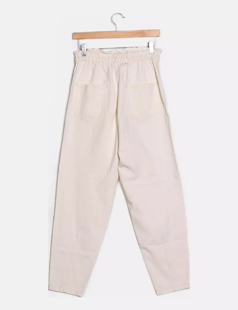 Stradivarius Pantalón beige denim tiro alto