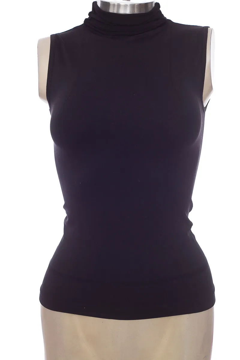 Top / Camiseta color Negro - Closeando