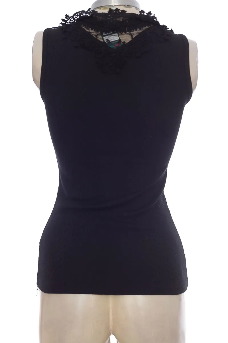 Top / Camiseta color Negro - Mabelyn