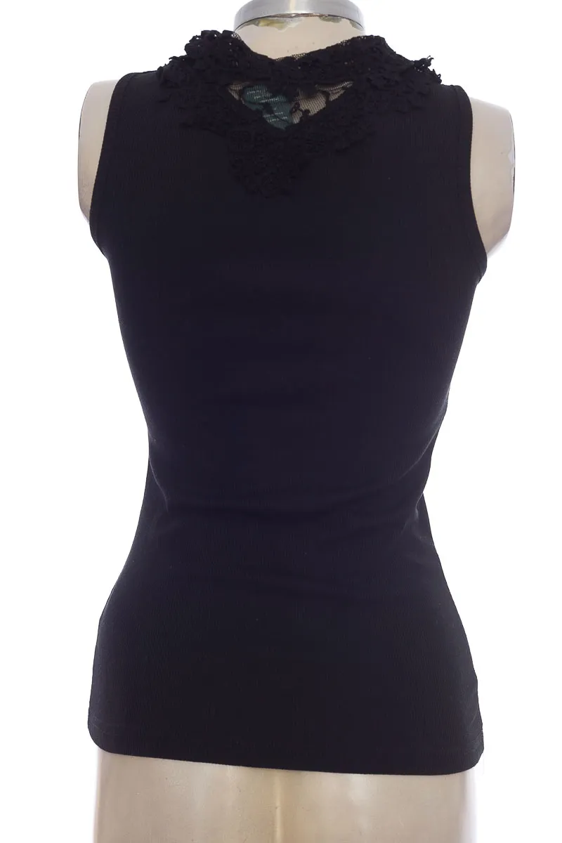 Top / Camiseta color Negro - Mabelyn