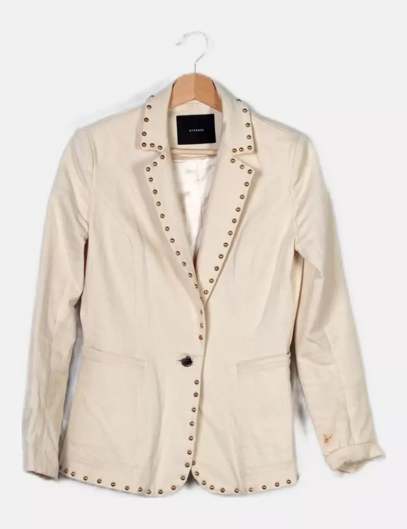 Uterqüe Chaqueta beige con tachas doradas