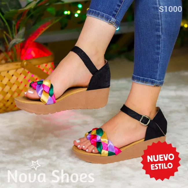 Versatilidad a tus Pies. Zapato con tela negra y tira multicolores