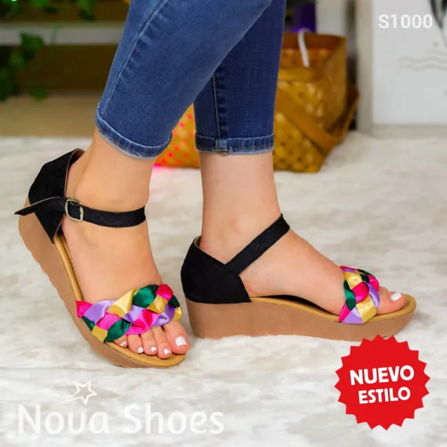 Versatilidad a tus Pies. Zapato con tela negra y tira multicolores